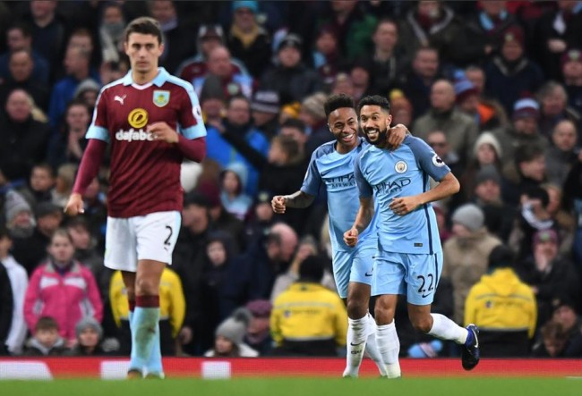 单王卡没有节奏。蓝色的 Robot 的钩子肯定会击中蓝队，捍卫传奇杯冠军