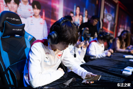 【赛后采访】久龙：我们现在全队都是RW侠的粉丝，RW侠必胜